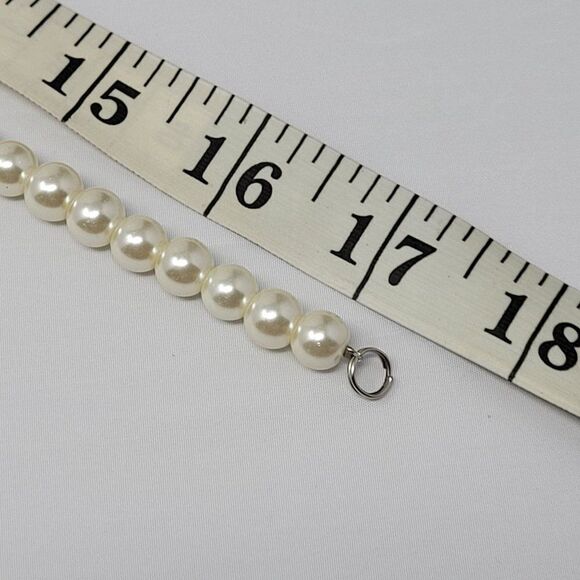 Princess Choker Necklace 17.5" Graduated Faux Pearl Classic Layering Piece - Picture 3 of 9